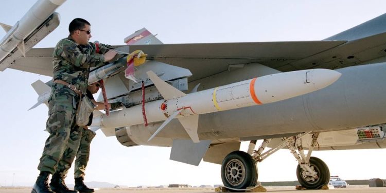 Nga tìm thấy phần còn lại của tên lửa chỉ được các máy bay NATO sử dụng tại Ukraine 1 Nga tìm thấy phần còn lại của tên lửa chỉ được các máy bay NATO sử dụng tại Ukraine