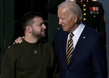 Thế lưỡng nan giữa hai mặt trận lớn trong đường lối ngoại giao của Biden năm 2022