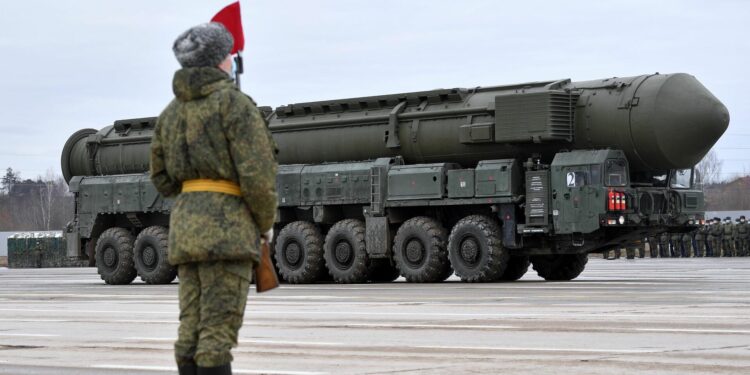 Nga ngừng tham gia Hiệp ước cắt giảm vũ khí tấn công chiến lược START-3 nghĩa là gì? 1 Nga ngừng tham gia Hiệp ước cắt giảm vũ khí tấn công chiến lược START-3 nghĩa là gì?