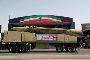 F5 Баллистическая ракета Киам 1 на параде в Тегеране
