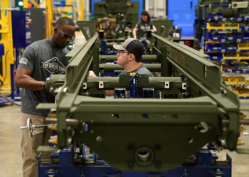 Cuộc chiến tại Ukraine bộc lộ điểm yếu của nền công nghiệp quốc phòng Mỹ