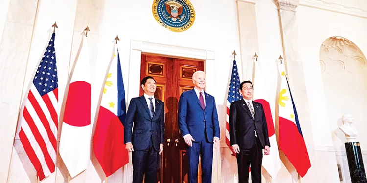 Hội nghị Thượng đỉnh 3 bên Mỹ - Nhật Bản - Philippines: Bước tiến gần hơn tới một liên minh 1 Hội nghị Thượng đỉnh 3 bên Mỹ – Nhật Bản – Philippines: Bước tiến gần hơn tới một liên minh