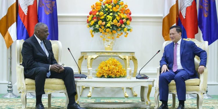 Chuyến thăm của Bộ trưởng Quốc phòng Mỹ tới Campuchia nói lên điều gì?