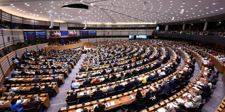 EU trước ngã rẽ: Khủng hoảng hay cơ hội khi những luồng gió mới thổi qua Nghị viện?