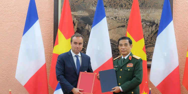 Hợp tác quốc phòng Việt Nam - Pháp: “khép lại quá khứ, hướng tới tương lai” 1 Hợp tác quốc phòng Việt Nam – Pháp: “khép lại quá khứ, hướng tới tương lai”