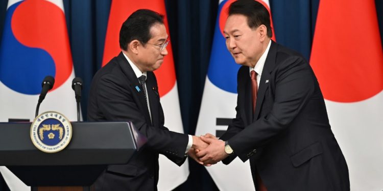 “Di sản ngoại giao” của Fumio Kishida: hòa giải Nhật – Hàn có thể tiến xa đến đâu？