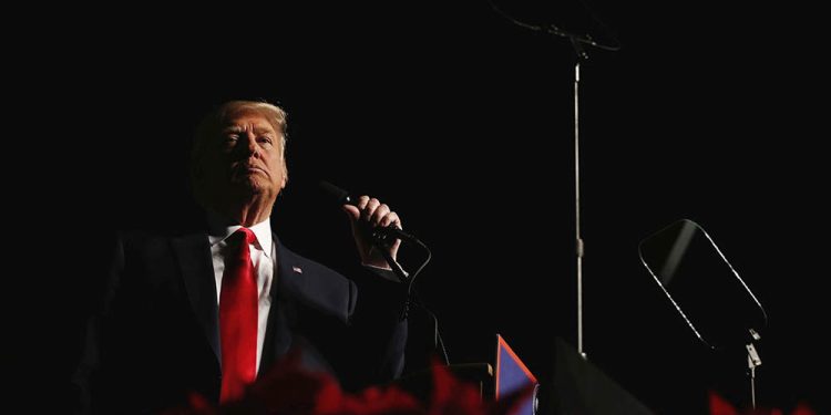 Những phát súng đầu tiên trong chính sách thương mại của Donald Trump