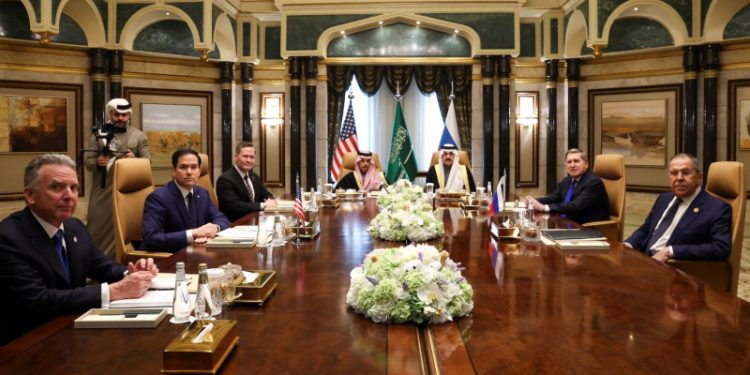 Những điều đáng chú ý trong cuộc đàm phán Ngoại trưởng Nga - Mỹ tại Saudi Arabia 1 4,5 giờ đàm phán cấp cao Mỹ – Nga: cuộc chiến tại Ukraine liệu có cơ hội kết thúc?