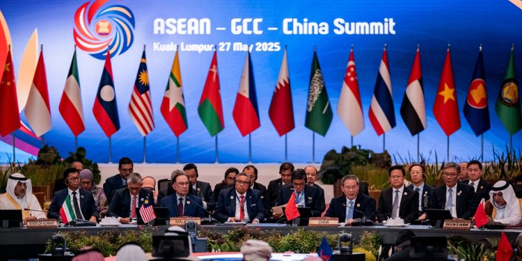 Hội nghị Thượng đỉnh ASEAN-Trung Quốc-Hội đồng Hợp tác Vùng Vịnh: Sự xuất hiện tập thể của Phương Nam Toàn cầu trong cuộc cạnh tranh quyền xây dựng quy tắc quốc tế