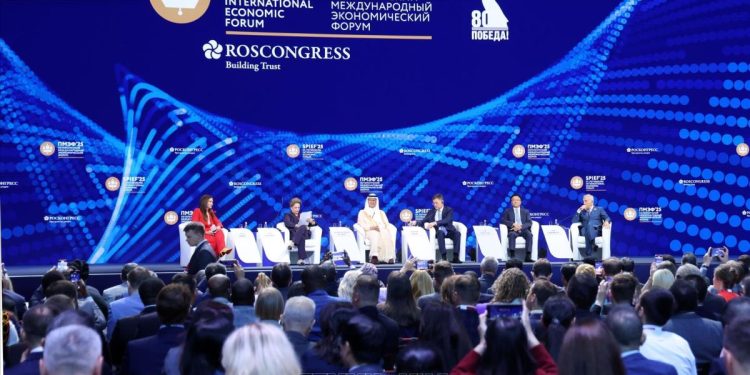 Diễn đàn kinh tế quốc tế Saint Petersburg 2025: Bức tranh kinh tế toàn cầu qua lăng kính nước Nga