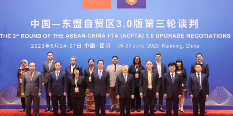 Những vấn đề đặt ra đối với việc kết nối chuỗi cung ứng ASEAN – Trung Quốc trong khu vực Thương mại tự do Trung Quốc – ASEAN 3.0 1 Những vấn đề đặt ra đối với việc kết nối chuỗi cung ứng ASEAN – Trung Quốc trong khu vực Thương mại tự do Trung Quốc – ASEAN 3.0