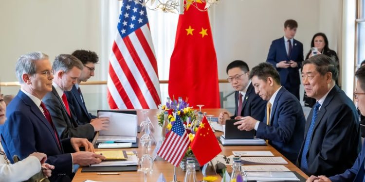 Trừng phạt và chống trừng phạt: Cách tiếp cận đối ứng của Mỹ và Trung Quốc